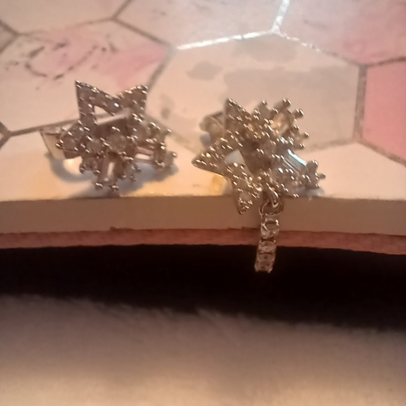 Earbud Accessories - Picture 2 of 5